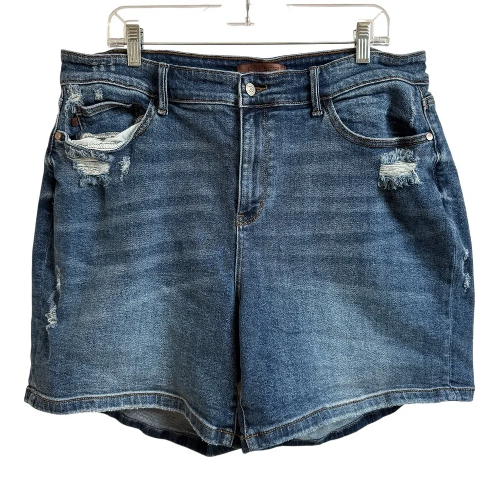 Judy Blue Womens Size 3XL Med Wash Distressed Denim Dad Short Cell Phone Pocket